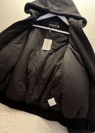 Куртка в стиле balenciaga с капюшоном бомбер короткая теплая зима осень беж черная6 фото
