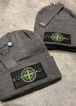 Шапка stone island серая с желто - зеленым патчем gu005