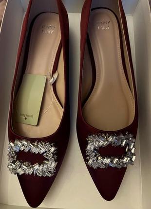 Роскошные женские бордовые атласные туфли с пряжкой декорированной камнями. 38,5-39 размер6 фото