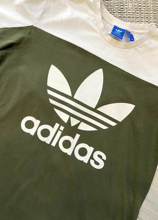 Футболка adidas с большим логотипом2 фото