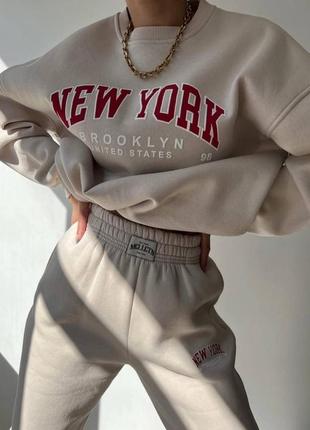 Спортивный костюм трехнитка на флисе свитшот + штаны с надписью new york 🔥1 фото