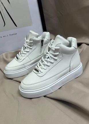 Женские кожаные ботинки