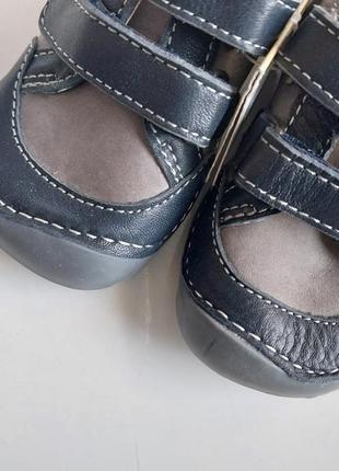 Новые кожаные кроссовки на липучках лёгкие демисезонные ботинки chicco для мальчика размер 194 фото