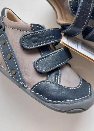 Новые кожаные кроссовки на липучках лёгкие демисезонные ботинки chicco для мальчика размер 192 фото