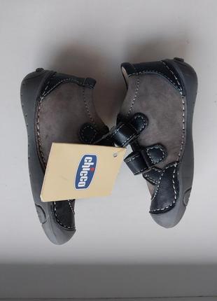 Новые кожаные кроссовки на липучках лёгкие демисезонные ботинки chicco для мальчика размер 197 фото