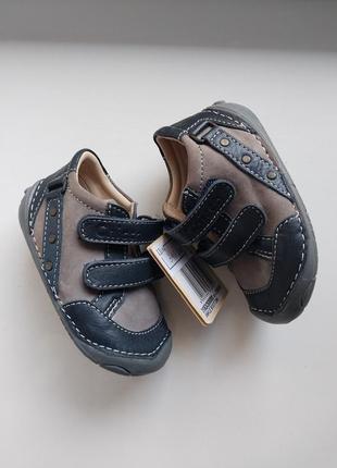 Новые кожаные кроссовки на липучках лёгкие демисезонные ботинки chicco для мальчика размер 198 фото