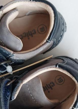 Новые кожаные кроссовки на липучках лёгкие демисезонные ботинки chicco для мальчика размер 195 фото