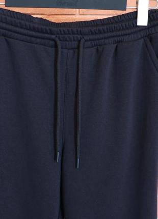 Чоловічий спортивний костюм