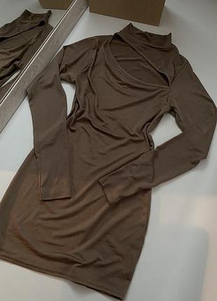 Сукня з прикольним розрізом