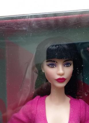 Кукла барби коллекционная высокая брюнетка колор-блок barbie exclusive signature looks doll #19.2 фото