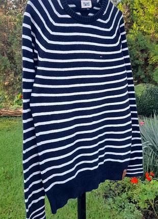 Полосатый сине- белый свитер hilfiger denim