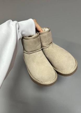 Женские угги ugg mini cappuccino lacquer4 фото