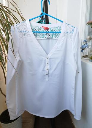Блуза белая с кружевом