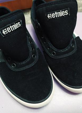 Класні чоловічі кросівки etnies