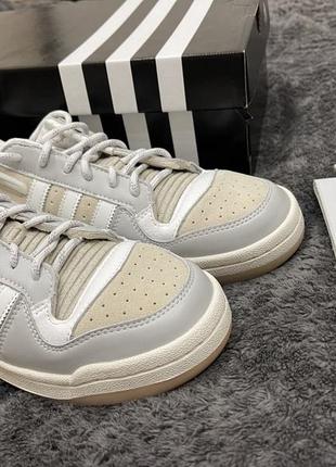 Кроссовки adidas 41 размер (не ношени)