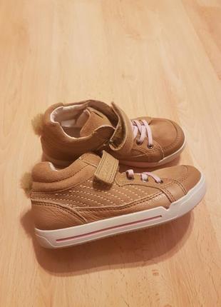 Кожаные ботинки clarks lilfolk boo tan