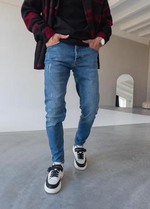 Чоловічі джинси з потертостями темно сині / базові класичні чоловічі джинси