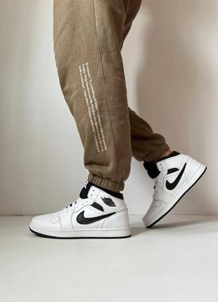 Популярні чоловічі кросівки в стилі джордан зі шкіри5 фото