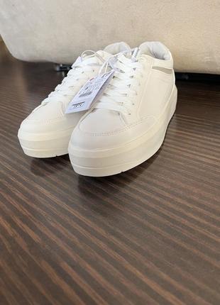 Сникерсы, кроссовки bershka