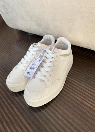 Сникерсы, кроссовки bershka