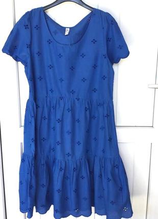 Красиве кружевне плаття