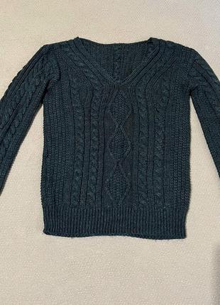 Оригинальный вязаный свитер с v-вырезом3 фото