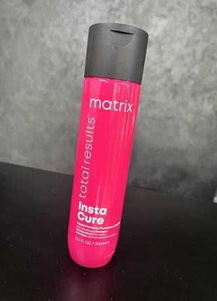 Шампунь для захисту волосся від ламкості total results insta cure anti-breakage shampoo