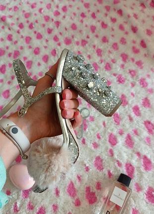 Просто нереальні босоніжки від office london3 фото