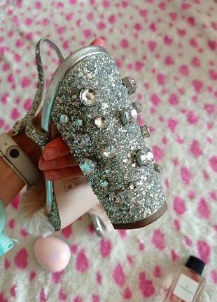 Просто нереальні босоніжки від office london4 фото