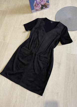 Черное платье платье со вставками замши atmosphere