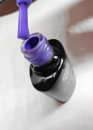 Фиолетовый гель-лак для ногтей2 фото