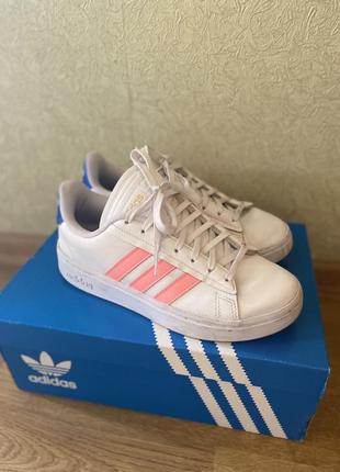 Кросівки adidas