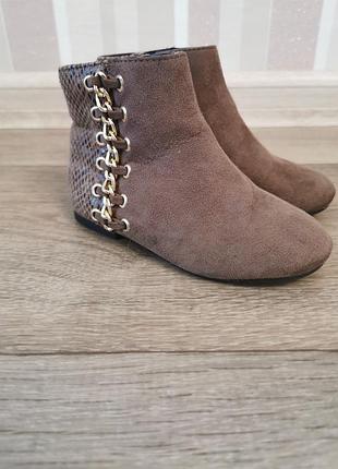 Шикарні черевички river island