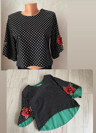 Гарна жіноча блуза у дрібний горошок