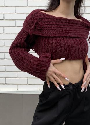 Светр ручної роботи вишневого кольору