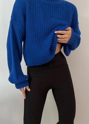 Укороченный объемный свитер крупной вязки, очень теплый и приятный к телу. отличное качество, не скатывается и не извлекается.6 фото
