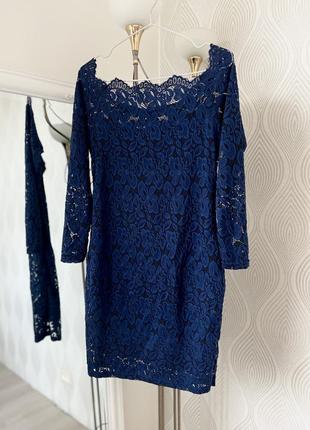 Кружевное синие мини платье с посадкой на плечах в размере м от бренда acevog1 фото