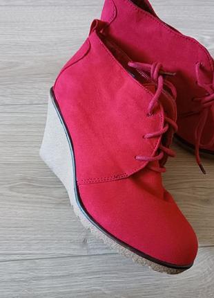 Женские текстильные ботиночки/ красные ботинки на танкетке