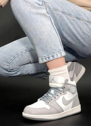 Зимові жіночі кросівки на хутрі nike air jordan high grey ( найк аір форс шкіряні біло-сірі високі кросівки)3 фото