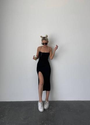 Сукня міді на тонких бретелях по фігурі з розрізом плаття базова стильна трендова5 фото