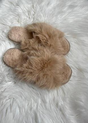 Стильные бежевые пушистые домашние тапочки с теплой стелькой и прошитой подошвой