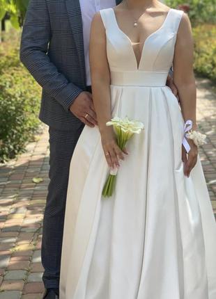 Сукня весільна, в ідеальному стані , з розрізом , є кармани2 фото
