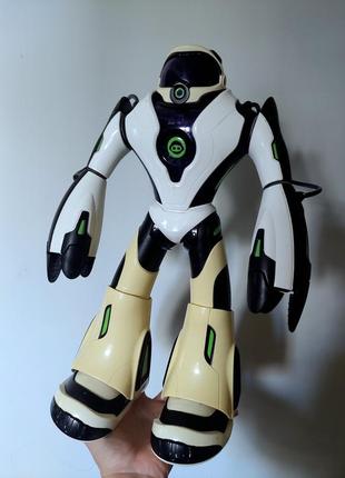 Брендовый интерактивный робот joebot wowwee