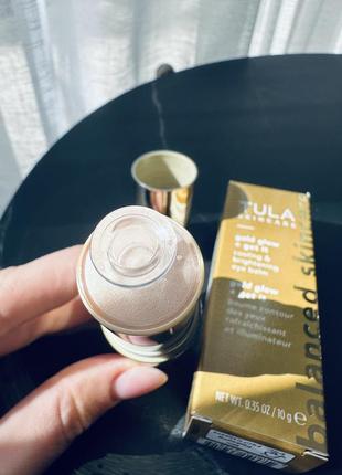 Tula gold glow cooling &amp; brightening eye balm подсвечивающий бальзам для зоны вокруг глаз8 фото