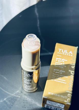 Tula gold glow cooling &amp; brightening eye balm подсвечивающий бальзам для зоны вокруг глаз7 фото