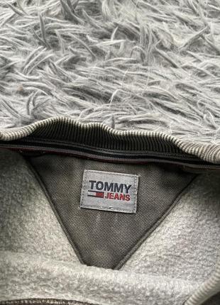 Tommy hilfiger стильный свитшот с большим логотипом из свежих коллекций7 фото