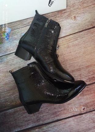 Жіночі демісезонні лаковані шкіряні черевики із зміїним принтом туреччина. ботинки4 фото