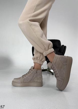 Жіночі замшеві зимові кросівки1 фото