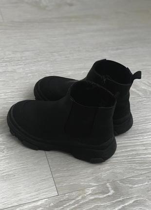 Ботинки челси zara черного цвета для мальчика размер 26/16,3см2 фото