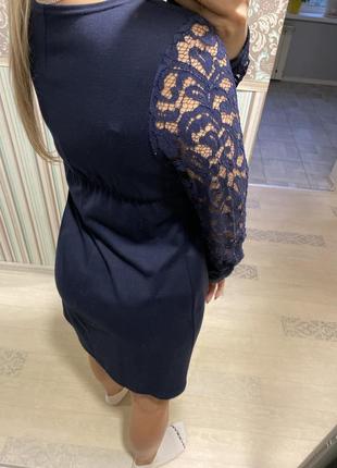 Красивое женское платье темно-синего цвета с кружевом3 фото
